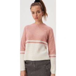 Sweter w kontrastowe panele - Różowy. Różowe swetry damskie Sinsay, s, bez wzorów, bez rękawów, bez kaptura. Za 59,99 zł.