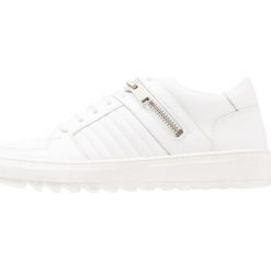 Antony Morato Sneakersy niskie bianco. Białe trampki męskie Antony Morato, bez wzorów, ze skóry ekologicznej, bez zapięcia. Za 669,00 zł.