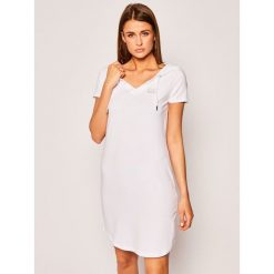 Sukienka dzianinowa EA7 Emporio Armani 3HTA57 TJ28Z 1100. Białe sukienki damskie EA7 Emporio Armani, s, bez wzorów, z elastanu, bez kołnierzyka, bez rękawów. Za 539,00 zł.