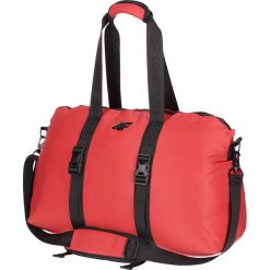 Torba sportowa TPU101 - czerwony. Czerwone plecaki męskie 4f, w paski, sportowe. W wyprzedaży za 59,99 zł.
