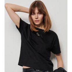 T-shirt z napisem - Czarny. Czarne t-shirty damskie Reserved, s, z napisami, bez kołnierzyka. Za 24,99 zł.