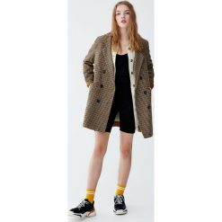 Dwurzędowy płaszcz z flauszu z guzikami. Pomarańczowe płaszcze damskie marki Pull&Bear. Za 249,00 zł.