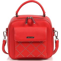Kuferek damski czerwony David Jones CM5190. Czerwone kuferki damskie David Jones, bez wzorów, ze skóry ekologicznej, bez dodatków. Za 55,99 zł.