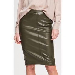 Spódnica z imitacji skóry - Khaki. Brązowe spódniczki damskie Reserved, bez wzorów, ze skóry. Za 79,99 zł.