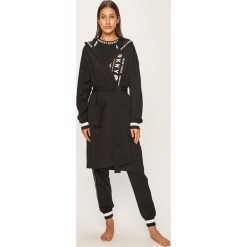 Dkny - Szlafrok. Czarne szlafroki damskie DKNY, s, bez wzorów, z elastanu, bez rękawów, z kapturem. W wyprzedaży za 359,90 zł.