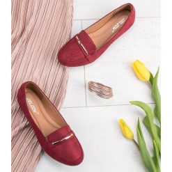 Mokasyny damskie Abloom 9988-121 Bordowe. Czerwone mokasyny damskie ABLOOM, z tworzywa sztucznego, eleganckie, na płaskiej podeszwie. Za 55,00 zł.