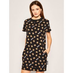 Sukienka dzianinowa Moschino Underwear & Swim A1728 9017. Białe sukienki damskie Moschino Underwear & Swim, xs, bez wzorów, z elastanu, bez kołnierzyka, bez rękawów. W wyprzedaży za 579,00 zł.