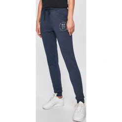 Roxy - Spodnie. Spodnie damskie Roxy. W wyprzedaży za 159,90 zł.