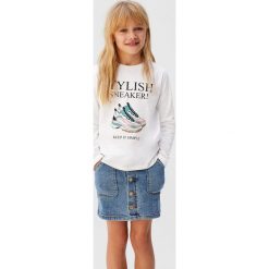 Mango Kids - Longsleeve dziecięcy Sneakerg 110-164 cm. Czarne bluzki dziewczęce z nadrukiem, z bawełny, z okrągłym kołnierzem, krótkie. Za 59,90 zł.