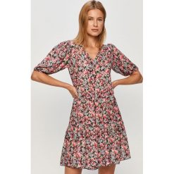 Haily's - Sukienka. Czarne sukienki damskie Haily's, na co dzień, s, w kwiaty, z poliesteru, casualowe, bez kołnierzyka, z krótkim rękawem, krótkie, mini, rozkloszowane. Za 119,90 zł.