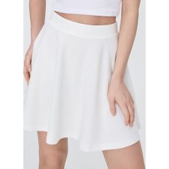 Spódnica mini - Kremowy. Białe spódniczki damskie Sinsay, s, bez wzorów, mini. W wyprzedaży za 19,99 zł.