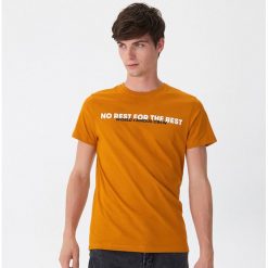 T-shirt z napisem - Żółty. Żółte t-shirty męskie House, s, z napisami, bez kołnierzyka. Za 29,99 zł.