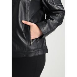 ADIA JACKET ROUND NECK LONG SLEEVES Kurtka skórzana black. Czarne kurtki damskie marki ADIA, z materiału. W wyprzedaży za 755,40 zł.