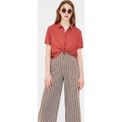 Koszula basic z krótkim rękawem. Brązowe koszule męskie marki Pull & Bear, m, z krótkim rękawem. Za 39,90 zł.