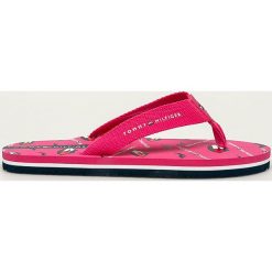 Tommy Hilfiger - Japonki dziecięce. Czerwone sandały dziewczęce TOMMY HILFIGER, z gumy, bez zapięcia. W wyprzedaży za 99,90 zł.