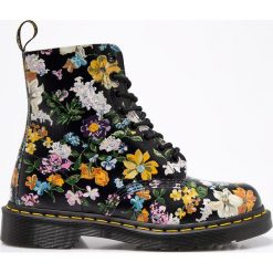 Dr Martens - Botki Pascal Df. Szare buty zimowe damskie marki Dr. Martens, z materiału, na obcasie, na sznurówki. Za 799,90 zł.