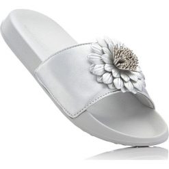 Klapki Skechers bonprix srebrny. Białe crocsy damskie marki bonprix. Za 89,99 zł.