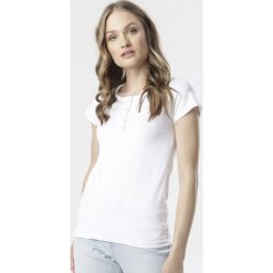 Biały T-shirt Oranore. Białe bluzki damskie Born2be, na co dzień, s, bez wzorów, z dzianiny, klasyczne, z okrągłym kołnierzem, z krótkim rękawem. Za 54,99 zł.