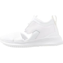 Fenty PUMA by Rihanna FENTY AVID Sneakersy niskie white. Białe trampki i tenisówki damskie marki Fenty PUMA by Rihanna, bez wzorów, ze skóry ekologicznej, bez zapięcia. Za 629,00 zł.