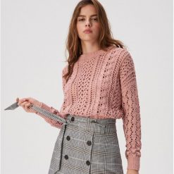 Sweter z ozdobnym splotem - Różowy. Różowe swetry damskie Sinsay, s, bez wzorów, ze splotem, bez rękawów, bez kaptura. Za 69,99 zł.
