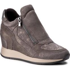 Sneakersy GEOX - D Nydame A D620QA 07722 C9002 Dk Grey. Szare półbuty damskie Geox, z zamszu. W wyprzedaży za 359,00 zł.