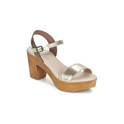 Sandały Casual Attitude LONIKO. Pomarańczowe sandały damskie Casual Attitude, bez wzorów, casualowe, bez obcasa, bez zapięcia. Za 155,40 zł.
