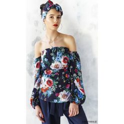 Bluzka w malowane kwiaty z odsłoniętym ramionami. Bluzki damskie Pakamera, w kwiaty, z wiskozy, bez kołnierzyka, bez rękawów. Za 279,00 zł.