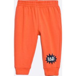 Blu Kids - Spodnie dziecięce 68-98 cm. Czerwone spodnie chłopięce marki Blukids, z bawełny. W wyprzedaży za 15,90 zł.