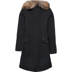 Parka WOOLRICH W'S MILITARY Czarny. Czarne parki damskie Woolrich, s, moro, z puchu, militarne. W wyprzedaży za 3168,00 zł.