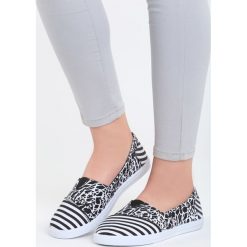 Czarne Slip On Cosy Glitter. Czarne trampki i tenisówki damskie Born2be, bez wzorów, bez zapięcia. Za 39,99 zł.
