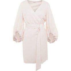 Club Monaco PARNACLE DRESS Sukienka letnia petal. Różowe sukienki damskie marki Club Monaco, na lato, bez wzorów, z wiskozy, bez kołnierzyka, bez rękawów. Za 1049,00 zł.