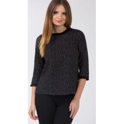 Elegancka bluzka z połyskującą nitką. Czarne bluzki damskie Monnari, bez wzorów, z bawełny, eleganckie, bez kołnierzyka, bez rękawów. Za 75,18 zł.