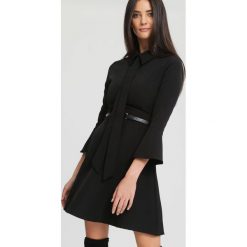Czarna Sukienka River Lose. Czarne sukienki damskie other, s, bez wzorów, z wykładanym kołnierzem, bez rękawów, mini, rozkloszowane. Za 79,99 zł.