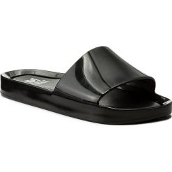 Klapki MELISSA - Mel Beach Slide Inf 32334 Black 01003. Czarne sandały dziewczęce Melissa, z tworzywa sztucznego, bez zapięcia. W wyprzedaży za 179,00 zł.