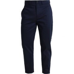 Scotch & Soda CITY WITH BRANDED SIDE SEAM TAPES Chinosy navy. Niebieskie chinosy męskie Scotch & Soda, z bawełny. Za 549,00 zł.