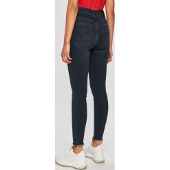 Levi's - Jeansy Mile. Niebieskie jeansy damskie Levi's®, s, z podwyższonym stanem. W wyprzedaży za 209,90 zł.