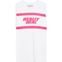 Koszulka z krótkim rękawem „Really Real”. Białe koszulki męskie Pull&Bear, m, bez wzorów, bez kołnierzyka, z krótkim rękawem, krótkie. Za 34,90 zł.