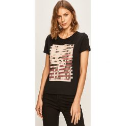 Guess Jeans - T-shirt. Szare bluzki damskie Guess Jeans, s, z nadrukiem, z bawełny, z okrągłym kołnierzem. W wyprzedaży za 129,90 zł.