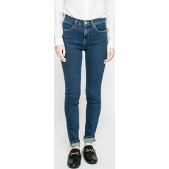 Wrangler - Jeansy Blue Noise. Niebieskie jeansy damskie marki Wrangler. W wyprzedaży za 229,90 zł.