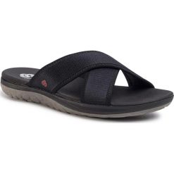 Klapki CLARKS - Step Beat Sail 261444937 Black. Czarne klapki męskie Clarks, bez wzorów, z tworzywa sztucznego. Za 239,00 zł.