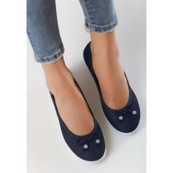 Niebieskie Koturny Black Field. Niebieskie koturny damskie Born2be, bez wzorów, z denimu, bez obcasa, na koturnie. Za 29,99 zł.