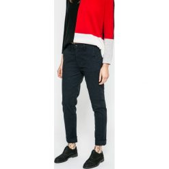 Lee - Spodnie. Niebieskie spodnie damskie Lee, l, bez wzorów, z elastanu, casualowe. W wyprzedaży za 179,90 zł.