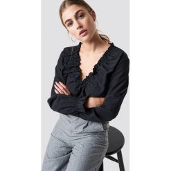 NA-KD Classic Top z drapowanym dekoltem - Black. Czarne topy damskie NA-KD Classic, bez wzorów, bez kołnierzyka. Za 121,95 zł.