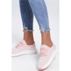 Różowe Buty Sportowe Encourage. Różowe buty sportowe damskie marki vices, z aplikacjami, sportowe. Za 79,99 zł.