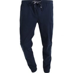 Jeansy męskie: Tommy Jeans RELAX DOBBY Spodnie materiałowe black iris