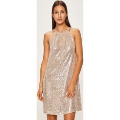 Answear - Sukienka. Różowe sukienki damskie ANSWEAR, m, z aplikacjami, z poliesteru, eleganckie, z okrągłym kołnierzem, bez rękawów, mini, oversize. W wyprzedaży za 119,90 zł.
