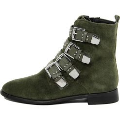 Skórzane botki w kolorze zielonym. Zielone botki damskie Eye, z paskami. W wyprzedaży za 325,95 zł.