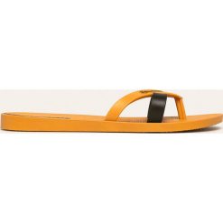 Ipanema - Japonki. Czarne klapki damskie Ipanema, bez wzorów, z gumy, bez obcasa, na obcasie. W wyprzedaży za 49,90 zł.