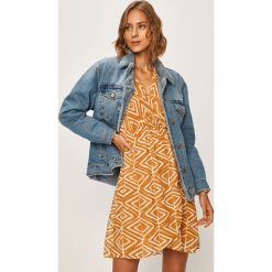 Only - Kurtka jeansowa. Niebieskie kurtki damskie ONLY, bez wzorów, z bawełny, krótkie, bez kaptura. W wyprzedaży za 219,90 zł.