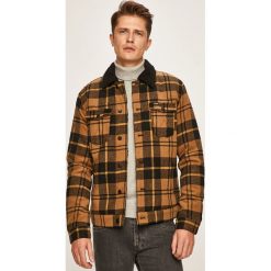 Wrangler - Kurtka. Żółte płaszcze męskie Wrangler, xl, bez wzorów, z poliesteru, krótkie, bez kaptura. W wyprzedaży za 359,90 zł.